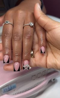 There's a new beauty trend taking over Instagram and it's absolutely stunning. Say hello to "quartz nails".