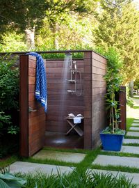 32 beautiful DIY outdoor shower ideas: creative designs & plans on how to build easy garden shower enclosures with best budget friendly kits & fixtures! – A Piece of Rainbow #diy #backyard #outdoorshower #summer #pool #landscaping outdoor projects, backyard, landscaping, #gardendesign #landscape #gardenshower #gardens #patio