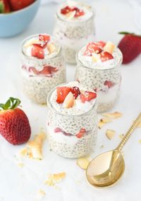 An easy Keto friendly overnight mock oats recipe made with hemp heart and chia seed. Plus, this creamy keto breakfast recipe is also gluten-free, dairy-free and contains only 2 g net carb per serve.