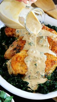 Chicken Florentine is chicken that lies on a bed of spinach leaves, has a creamy white sauce, and is undeniably delicious! More drool-worthy and creative baked desserts on iambaker.net!