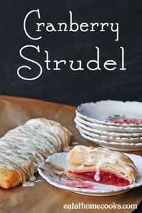 Easy cranberry strudel with puff pastry. #cranberrystrudel #puffpastry