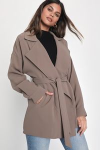 We can't wait to layer the Lulus Wondrous Season Taupe Short Belted Trench Coat over all our favorite cozy ensembles! Lightweight woven fabric shapes this chic trench coat that has a collared neckline with notched lapels and long sleeves with drop shoulders and button cuffs. The thigh-length silhouette features diagonal front pockets and a tying sash at the waist. Style this coat over your favorite sweater for those lightly breezy days! Fit: This garment fits true to size. Length: Size medium me