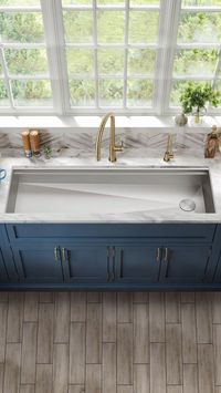 An integrated ledge turns these sinks into high-end and highly functional kitchen workstations. All models effectively save space on the kitchen counter by allowing you to work directly over the sink.