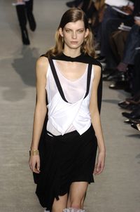 Helmut Lang at Paris Fashion Week Fall 2004 - Runway Photos