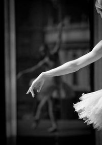 MONOTONE ; BLACK AND WHITE PHOTOGRAPH ; BALLERINA