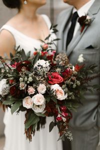 15 of the Best Winter Wedding Bouquets to Enhance Your Big Day - HCB