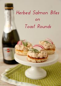 Offer mom a toast on toast! Herbed Salmon Bites on Toast Rounds, using KING'S HAWAIIAN Original Hawaiian Sweet Sliced Bread. #MothersDay