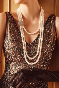 This sumptuous piece of jewelry features a retro-elegant yet slightly modern style that complements the lavish garments, reminiscent of the roaring 1920s. Features: Lustrous imitation pearls Necklace and earrings set Multi layer design 8mm pearls