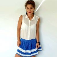 This Dolly Skirt is so cute! You can wear it with a t-shirt and a pair of sneakers for a more sporty look or match it with the Kisa Tee for a complete set. Design: Catalina Ungureanu Skill level: Beginner. Crochet hook: 4 mm (US size G). Gauge: ● 16 sc = 10 cm ● 18 dc = 10 cm ● 9 rows dc = 10 cm #hobbiidollyskirt #hobbiidesign #hobbiicotton84softprint