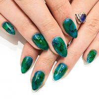 You can’t go wrong with turquoise nail art. There are so many types of marble nails but something about this one makes for a great any season manicure. Click for more manicure inspo from Katie Masters @nailthoughts #marblenails #turquoisenails