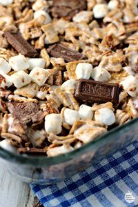 S'mores Krispie Treats | by Renee's Kitchen Adventures - easy dessert or snack recipe for krispie treats with traditional s'mores flavor. Perfect for summer!