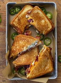 Roasted Jalapeno Popper Grilled Cheese is a cream cheese mixture topped with crisp bacon and cheddar cheese in between two slices of Texas Toast. Grilled Cheese, SPicy Grilled Cheese, Grilled Cheese Recipes, Jalapeno Grilled Cheese, Jalapeno Popper Recipes, Sandwich, Lunch, Easy Lunch Recipes, Best Sandwich, recipes, i am homesteader, iamhomesteader