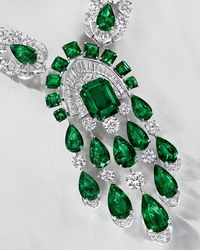 Many of Graff’s designs draw inspiration from the stones themselves. In this instance, a rare collection of Colombian emeralds were the genesis for this high jewellery necklace. #GraffDiamonds