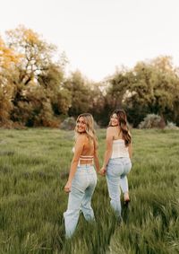 #bsf #poseideas #senioryear #snrpics #seniorpictureoutfits #denimoutfits