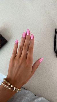 sparkly pink nails, perfect for spring & summer