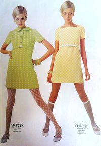 Twiggy modelling dresses designed for her in McCall’s, January 1968. (♥)