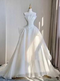 White Organza Strapless Pleats Sleeveless Wedding Dress