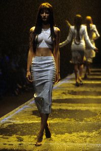 Alexander McQueen Spring 1998 Ready-to-Wear
https://www.vogue.com/fashion-shows/spring-1998-ready-to-wear/alexander-mcqueen/slideshow/collection#94