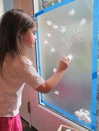 Sensory fun - snow mural for preschool #winter #snow #preschool