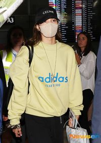 #lisa #lisaairport2023 #aiport #ootd #lalisa #lalisamanobal #lalalalisa_m #money #sg #shoong #lisanations #lilies