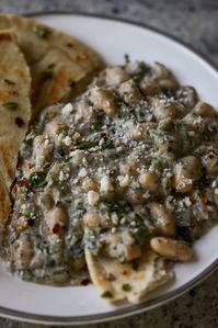 Kali mirch beans is a vegan version of creamy Chicken kali mirch(black pepper chicken curry) With beans! 1 pan, 30 mins, gluten-free, soy-free This one pan meal is delicious with flatbread or sourdough for dipping or make it a fusion meal by serving over pasta, baked potato, or roasted cauliflower!