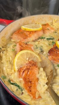 Enjoy a hassle-free dinner with this Salmon & Creamy Lemon Orzo recipe! 🍋 Perfectly creamy and full of flavor, this one-pot meal is a go-to for busy evenings. Give it a try this week and let me know your thoughts! 💛💛💛 #SalmonDinner #CreamyOrzo #OnePotMeals #EasyCooking #WeeknightDinner #QuickRecipes