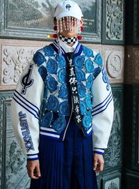 Streetwear meets tradition Mixing temple architecture & culture with a smart sporty look  ========================================== Breaking the frame! Renovate your impression of traditional temple culture! 🤜🤛 🤜🤛  Zhou Yuxin turns the graphic paintings of Zhuang Wu male craftsman into 3D costumes Variant fusion baseball jacket with student uniform as the main axle Combining palace architectural art and sports style