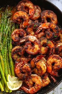 Blackened Shrimp and Asparagus Skillet - #shrimp #asparagus #recipe #eatwell101 - These delicious blackened shrimp with asparagus are the perfect versatile and fast weeknight meal. - #recipe by #eatwell101