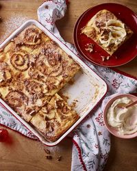 All the classic flavours of a cinnamon bun in an easy traybake pancake. Is this the perfect Christmas breakfast?