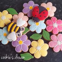 Cookie set of 10 flowers, 1 ladybird, 1 bee and 5 leafs. The flower-shaped cookies measure at 7cm. Cookies will be packaged in a decorative box. I bake all cookies with my homemade dough and decorate them with royal icing sugar. My cookies are always made with all fresh ingredients. Each cookie will be wrapped individually in a cellophane bag and last about 3 months when kept in these bags. ORDERS: Please leave the date needed for cookies in notes at checkout to allow me to freshly prapare your order. I will post cookies within 3-7 days from ordering. SHIPPING: Sending through RoyalMail 1st class. Cookies will be wrapped individually in a cellophane and then again in a bubble wrap inside a box. I can't guarantee no breakage in the mail.