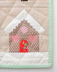 Bring back sweet childhood memories with this fabulous Christmas mini quilt! Make one for your home or as a gift for a loved one - I’m sure it will be very much appreciated. There’s something very personal and meaningful about a gift you took the time to make yourself... ❤️🏠🎄⁣⁣⁣⁣ ⁣⁣⁣ The FREE add-on project comes with your purchase - the GINGERBREAD HOUSE und CHRISTMAS TREE quilt patterns are available in my online shop ➡️ Comment ‚GINGER‘ and I’ll DM you the direct link to the pattern!�⁣⁣⁣⁣⁣⁣...