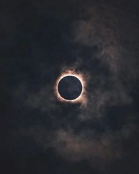 astronomy / space / science on Instagram: “Solar Eclipse 🌑 🔭 Do you love Solar Eclipse ❤ Which one is your Favorite 🤩 𝙄𝙢𝙖𝙜𝙚 𝟭: Real. Capture Date: August 21, 2017. Image 1…”