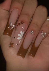 Try this chic and stylish nail art look for flawless nails! #NailArt #Beauty