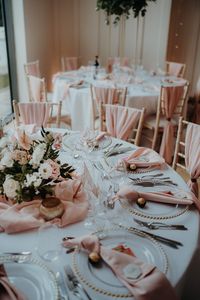 Round Table Pink Linen Napkin Chair Covers Outdoor Surrey Wedding Kit Myers Photography #wedding #weddingdecor #pinkwedding