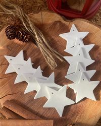 Looking forward to decorating the house with these little stars this weekend. Keeping winter decor simple. Have you started decorating? #whitewinter #winterdecorating #whitestars #whitedecor #timelessinteriors #claystars #handmadechristmasdecorations #handmadechristmasdecorations #oxfordshire #atwigstale