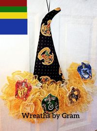 Harry Potter wreath; harry potter aesthetic; slytherin aesthetic; gryffindor aesthetic; ravenclaw aesthetic; hufflepuff aesthetic; hogwarts aesthetic; harry potter gifts; harry potter room decor; hedwig aesthetic; harry potter home decor; harry potter fandom; hogwarts school of witchcraft & wizardry; harry potter glasses; harry potter snowy owl; harry potter gift ideas; harry potter lovers #harrypotter #harrypottergifts #slytherin #gryffindor #ravenclaw #hufflepuff