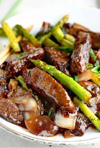 This Panda Express Shanghai Angus Steak is a quick and easy stir fry with onions, mushrooms, asparagus, and Angus sirloin steak. The real hero of this meal is its flavorful sauce!