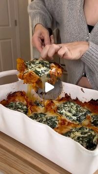 Rachaell Rampini on Instagram: "🍝Giada’s Lasagna🍝 The viral sheet pan lasagna is *chef kiss* but I have only ever put it into a baking dish, turning it into more of a casserole vibe. Whenever we are attending a dinner party during the cold winter months, this is the number one asked for dish🤌🏼 

Comment ‘Recipe’ to have the link sent to you! Recipe is pinned in comments as well!"