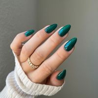 A deep, dark emerald green with grey undertones. The duo includes: 1 Soak-Off Gel Size: 0.5 fl oz 1 Nail Lacquer Size: 0.5 fl oz Color Accuracy: The duo comes with 1 lacquer and 1 gel in matching colors. We do not guarantee matching exact colors due to differences in formulation, ingredients, and batch. Benefits: Lasts up to 21 days LED and UV cured Made in USA Wide range of colors Fused with vitamins that make nails stronger, healthier and stunning for weeks HOW TO: Gel Polish Application - Pre