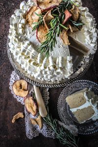 Cinnamon Cake With apple Buttercream