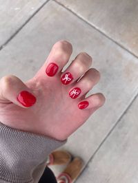 simple red nails christmas bow