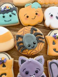 #halloweencookies #halloween #ghostcookies #batcookies #spidercookies #pumpkincookies #boocookies #frankensteincookies