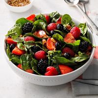 Four Berry Spinach Salad Exps Scm2bz20 25841 E01 22 2b 7