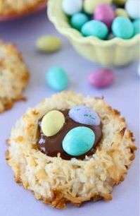 This looks so cute, and it has too of my fav sweet craves: coconut and nutella. I am going to have to make these with Jojo