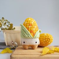 "lalylala THANKSGIVING crochet pattern (printable PDF-file / 20 pages) Harvest in Lalylaland! We invite you to dinner with these cute fellows: Gourd Gordon Roasted Turkey Leg Trudy Corncob Corby The crochet pattern inclused all thre characters, is easy to follow and comes with very detailed instructions and a lot of step-by-step photos and tutorials. The pattern is also suitable for crochet beginners. You can get the pattern in many languages (see list below ↓). _ S I Z E of the finished Amiguru