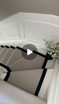 Lucy @homepoppylane on Instagram: "How to fix that awkward bottom step….   Stair Runner is The Home Poppy Lane Stair Runner from @floor.street Flooring also @floor.street Desert Oak Herringbone Laminate   HOMEPOPPYLANE for 10% off your order 🤍 ad code   #stairrunner #hallwayinspo #stairinspo #herringbonestairrunner #panellinginspo #herringboneflooring #desertoakherringbonelaminate #dessertoakherringbone"