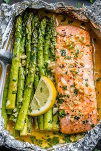 Salmon and Asparagus Foil Packs with Garlic Lemon Butter Sauce - #recipe #eatwell101 #paleo #keto - Whip up something quick and delicious tonight! - #recipe by #eatwell101