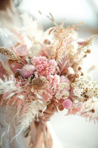 Discover the elegance of 94 wedding bouquets with dried flowers Perfect for a timeless and elegant look. #WeddingBouquets #DriedFlowers #WeddingIdeas Check them out