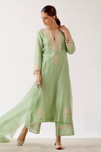 Buy Green Chanderi Embroidered Dori Notched Kurta Palazzo Set For Women by Devnaagri Online at Aza Fashions.