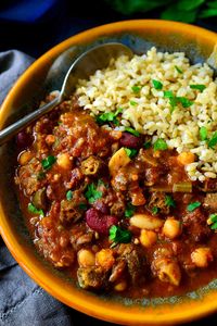 This vegan gumbo recipe is hearty, savory, filling and warming. With a mix of beans, mushrooms and okra, this vegetarian gumbo is cheap to make and full of flavour. Starting with a dark, rich roux, key herbs and spices, and a secret umami ingredient, it’s hard to believe that this vegan gumbo doesn’t have any meat in it!